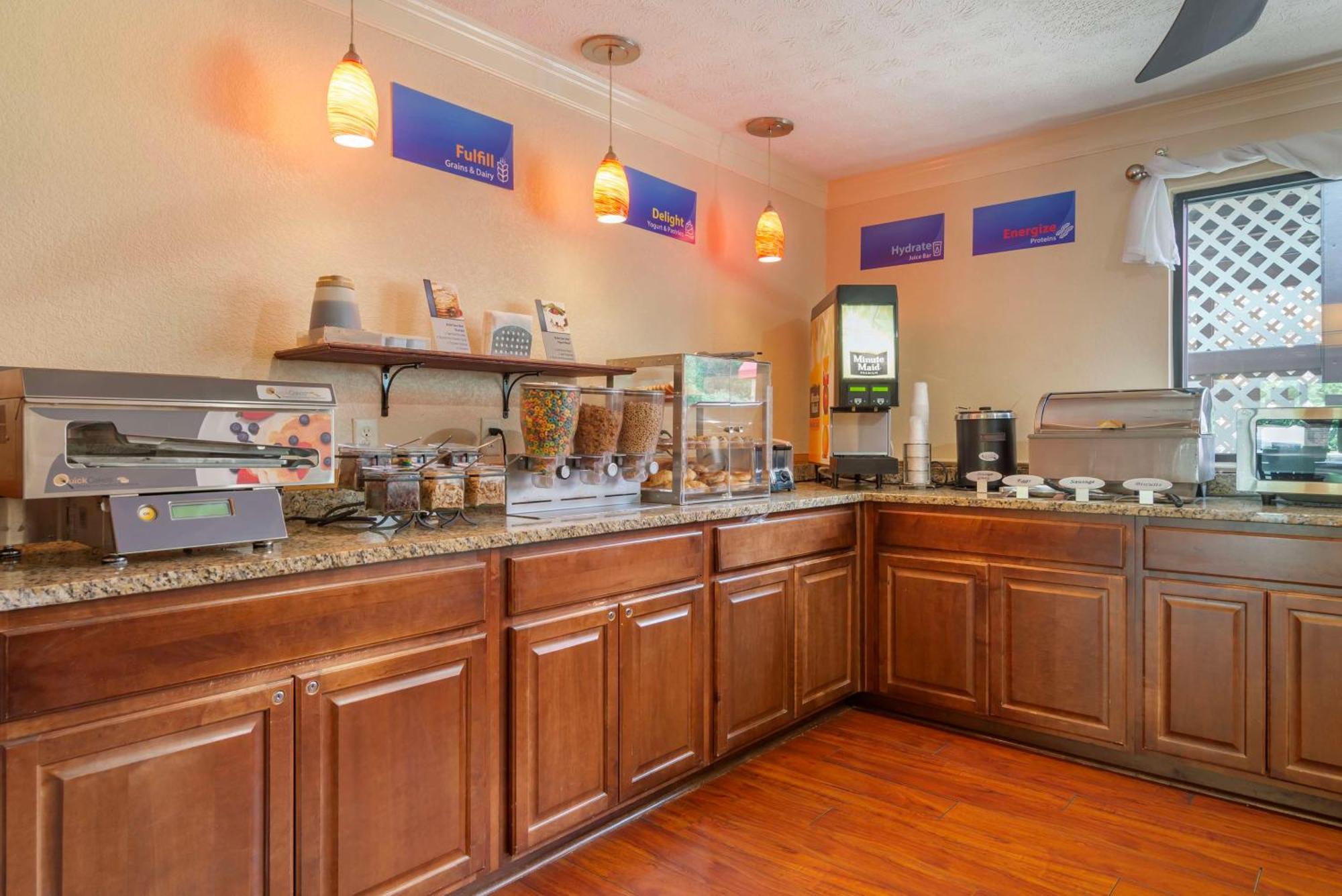 Best Western Auburn/Opelika Inn Экстерьер фото